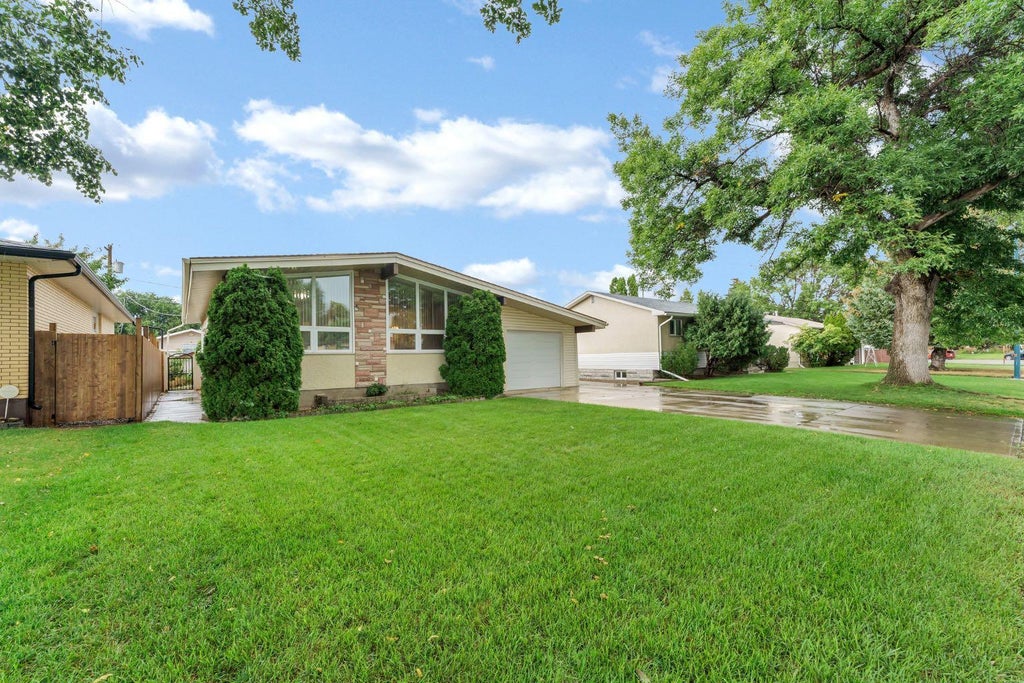 Photo of 1988 28 Street SE, Medicine Hat, AB T1A 2H6 (MLS # A2343801)