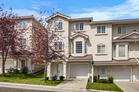 Photo of 176 Hamptons Link NW, Calgary, AB T3A 5V9 (MLS # A2259141) Photo of 176 Hamptons Link NW, Calgary, AB T3A 5V9 (MLS # A2259141)