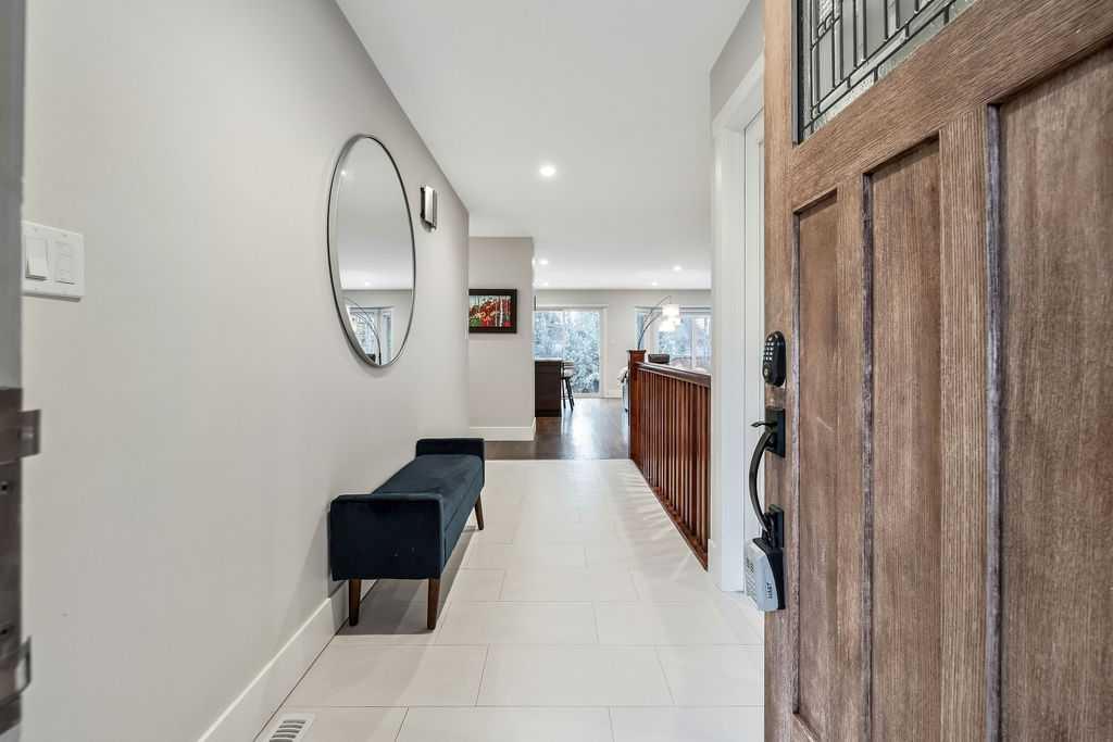 147 Oakside Place SW