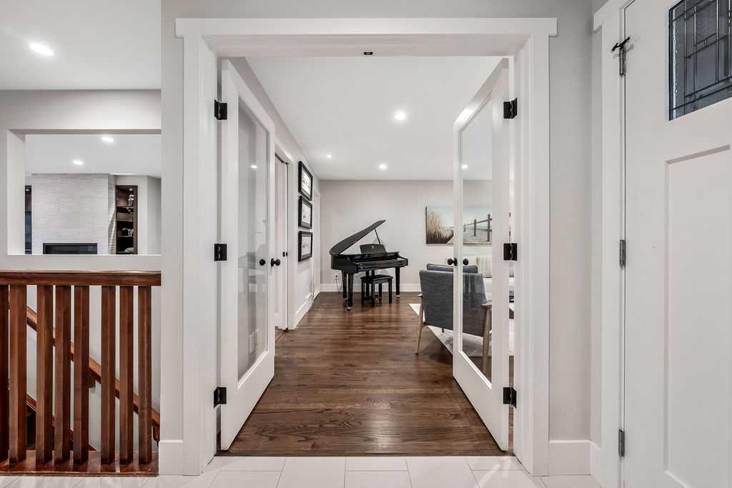 147 Oakside Place SW