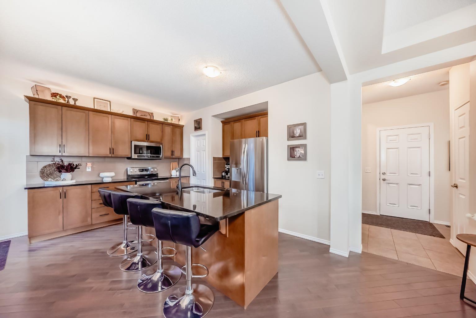 912 Windhaven Close SW