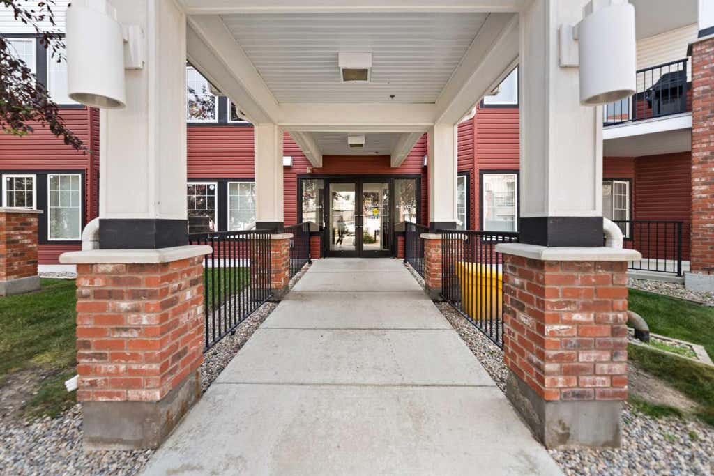 Photo of 20 Royal Oak Plaza NW #205, Calgary, AB T3G 0E6 (MLS # A2332374)