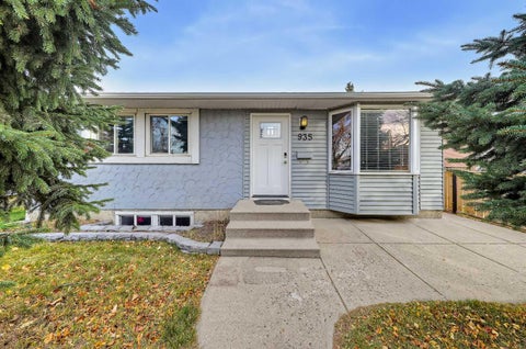 Photo of 935 Madeira Way NE, Calgary, AB T2A 5T3 (MLS # A2353690)