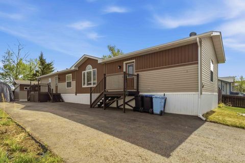 Photo of 157 Gregoire Crescent, Fort McMurray, AB T9H 2L5 (MLS # A2315310)