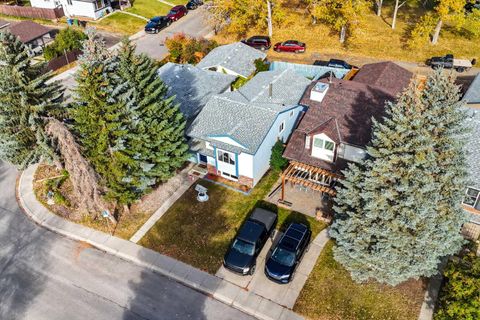 Photo of 165 Sunvale Crescent SE, Calgary, AB T2X 2P8 (MLS # A2262085) Photo of 165 Sunvale Crescent SE, Calgary, AB T2X 2P8 (MLS # A2262085)
