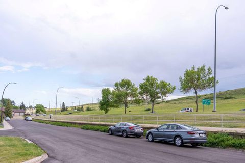 Photo of 53 Beaconsfield Crescent NW, Calgary, AB T3K 1W5 (MLS # A2244939) Photo of 53 Beaconsfield Crescent NW, Calgary, AB T3K 1W5 (MLS # A2244939)