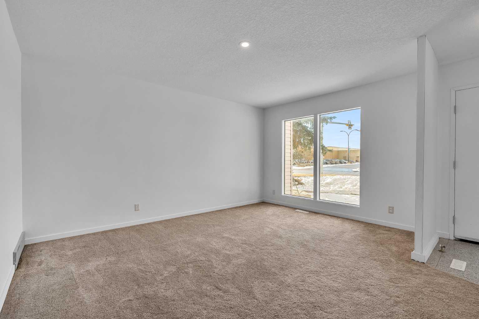 318 Marlborough Way NE