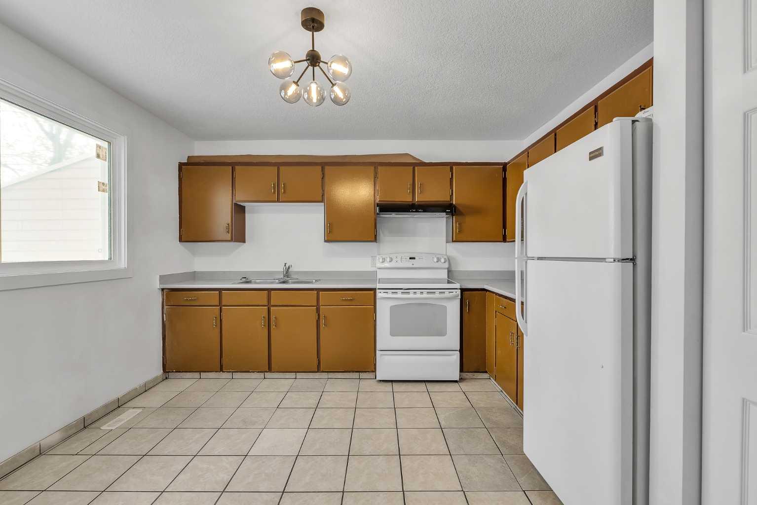 318 Marlborough Way NE