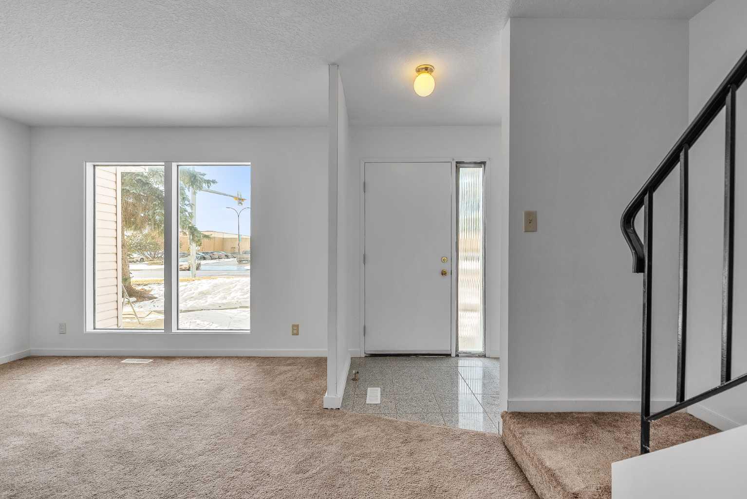 318 Marlborough Way NE