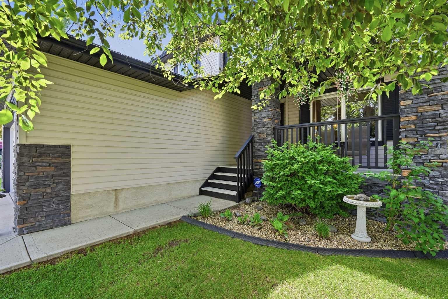 347 Mt Douglas Green SE