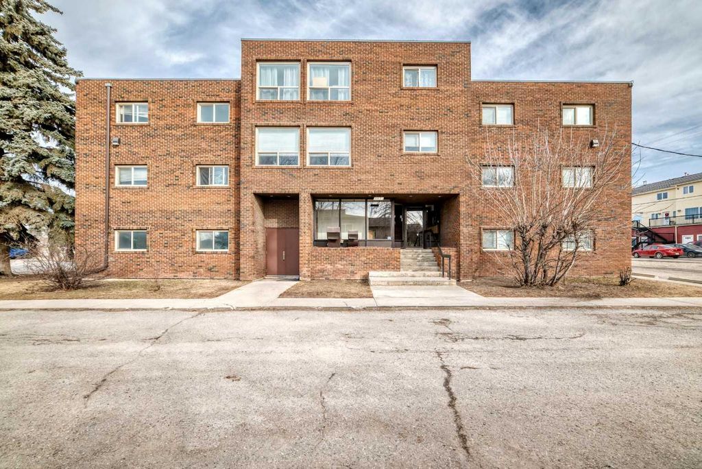 Photo of 319 2 Avenue #303, Strathmore, AB T1P 1T7 (MLS # A2285599)