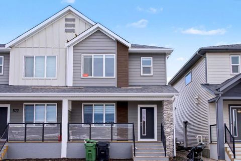 Photo of 526 Wolf Willow Boulevard SE, Calgary, AB T2X 5P7 (MLS # A2278771)