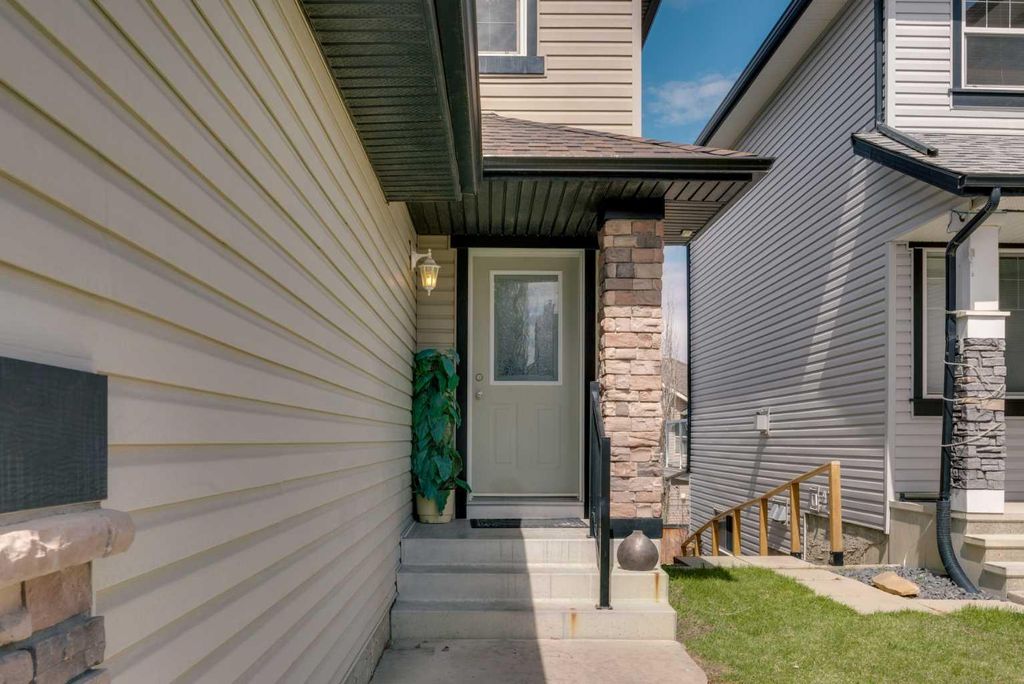 Photo of 133 Everwoods Close SW, Calgary, AB T2Y 5A6 (MLS # A2303950)