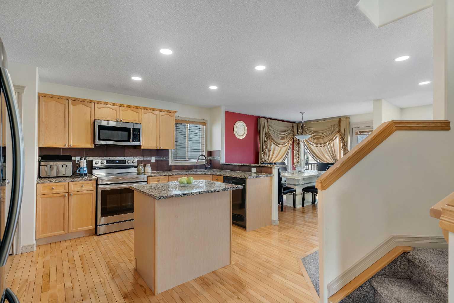 133 Everwoods Close SW