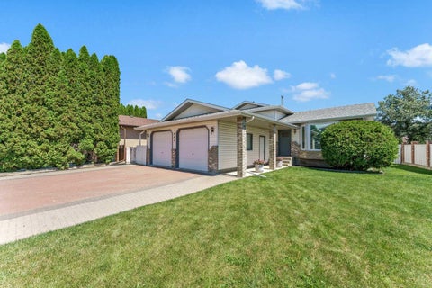Photo of 884 Ross Glen Drive SE, Medicine Hat, AB T1B 3W7 (MLS # A2326781)