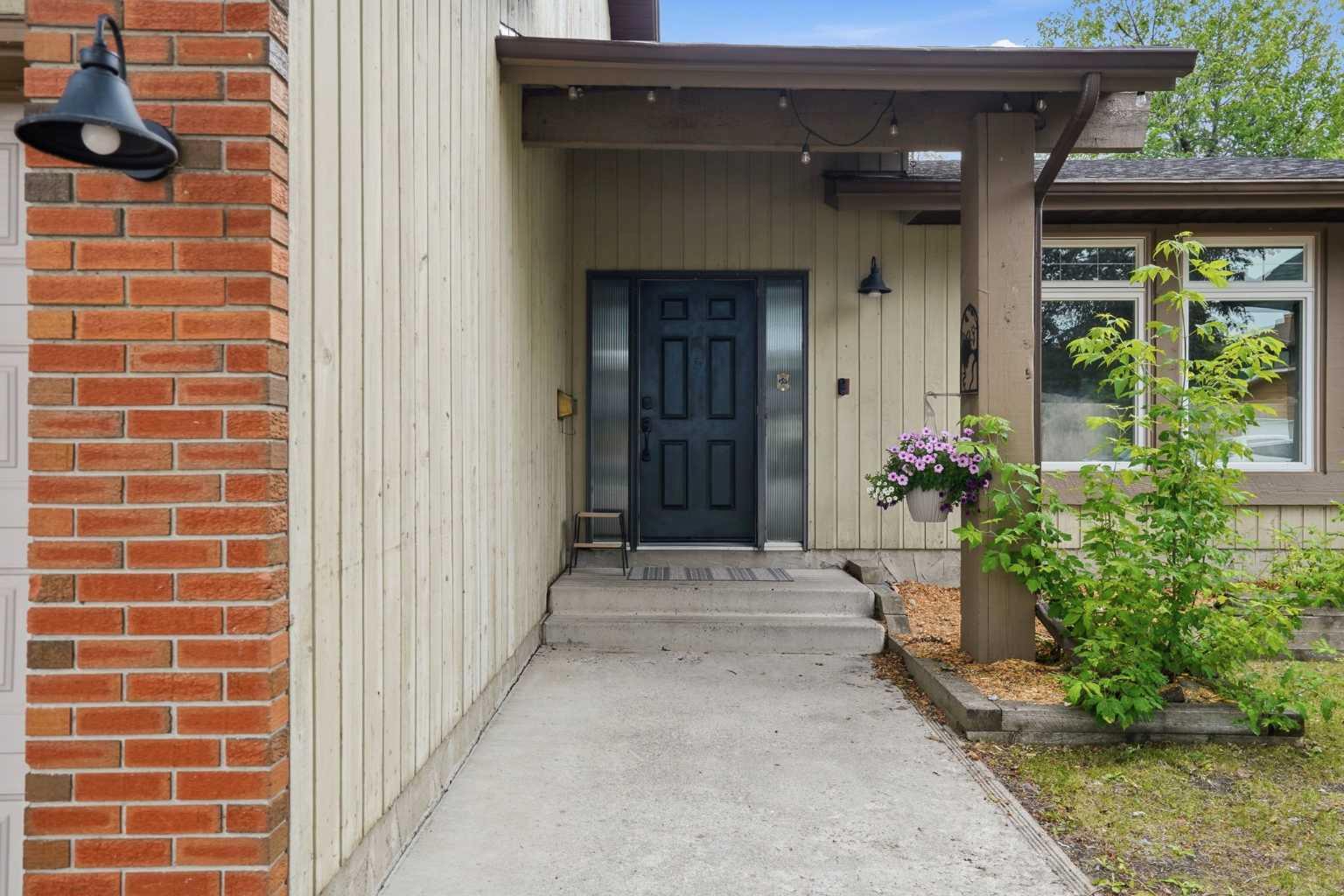 527 Deer Side Place SE