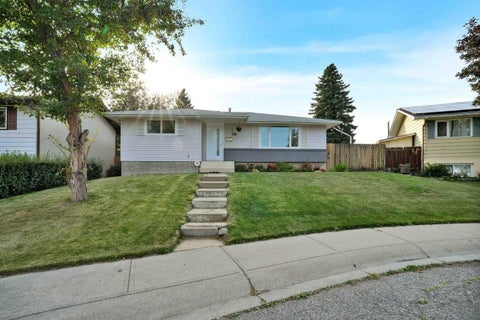 Photo of 19 Maryvale Crescent NE, Calgary, AB T2A 2V5 (MLS # A2341940)