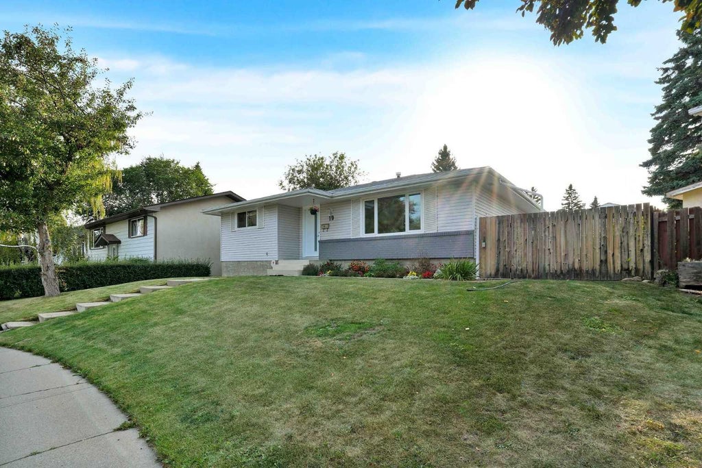 Photo of 19 Maryvale Crescent NE, Calgary, AB T2A 2V5 (MLS # A2341940)