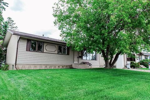 Photo of 9616 91B Avenue, Grande Prairie, AB T8V 0H2 (MLS # A2301945)