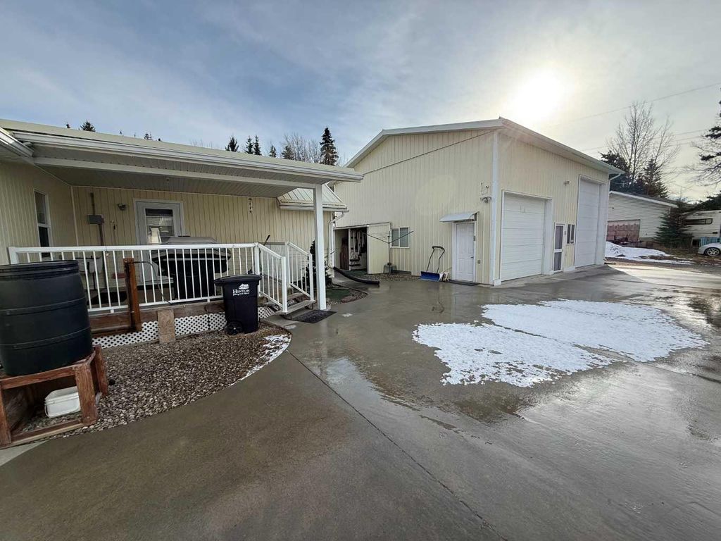 Photo of 152 Sherwood Drive, Hinton, AB T7V 1P6 (MLS # A2286142)