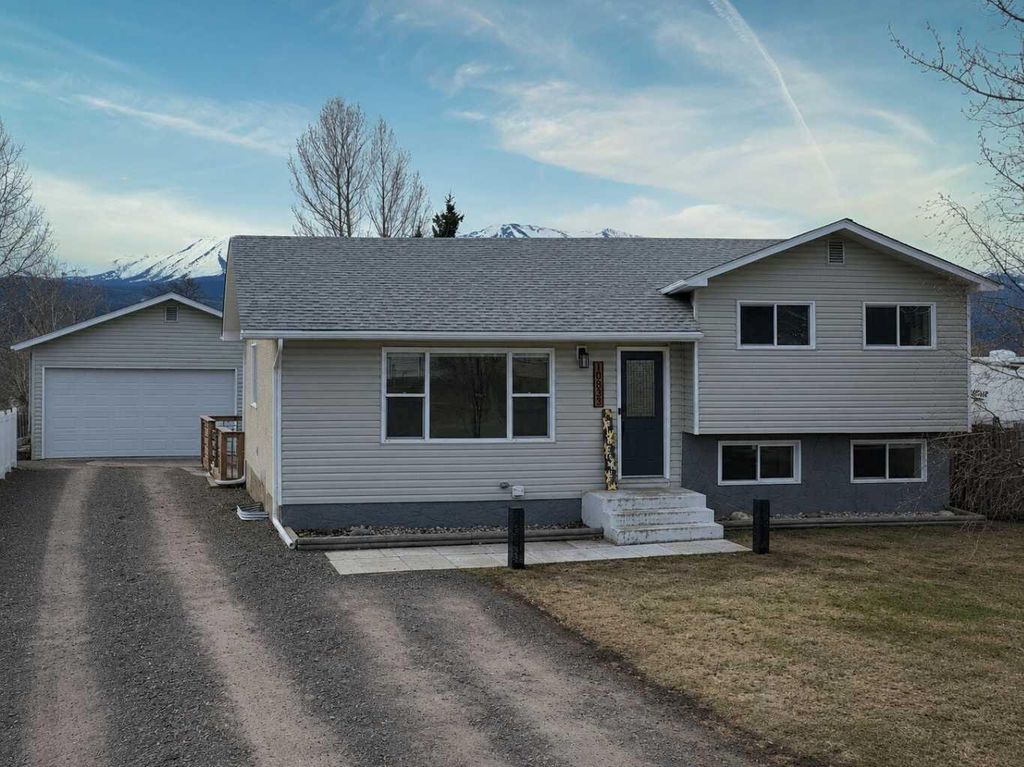 Photo of 10833 99 Avenue, Grande Cache, AB T0E 0Y0 (MLS # A2308859)