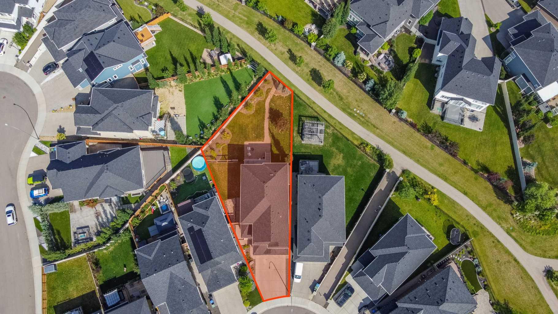 33 Silverado Crest Bay SW