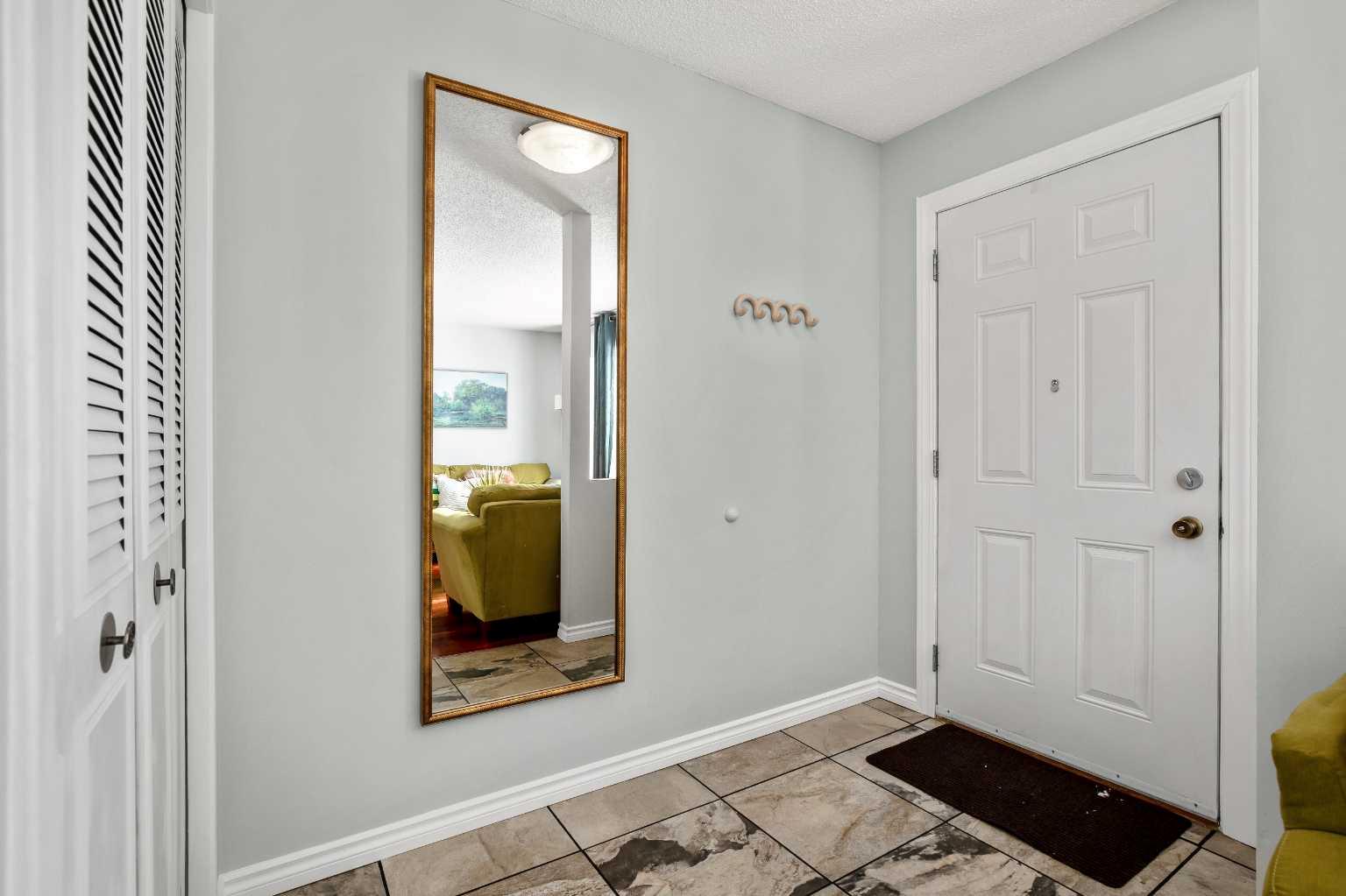 71 Strathcona Crescent SW