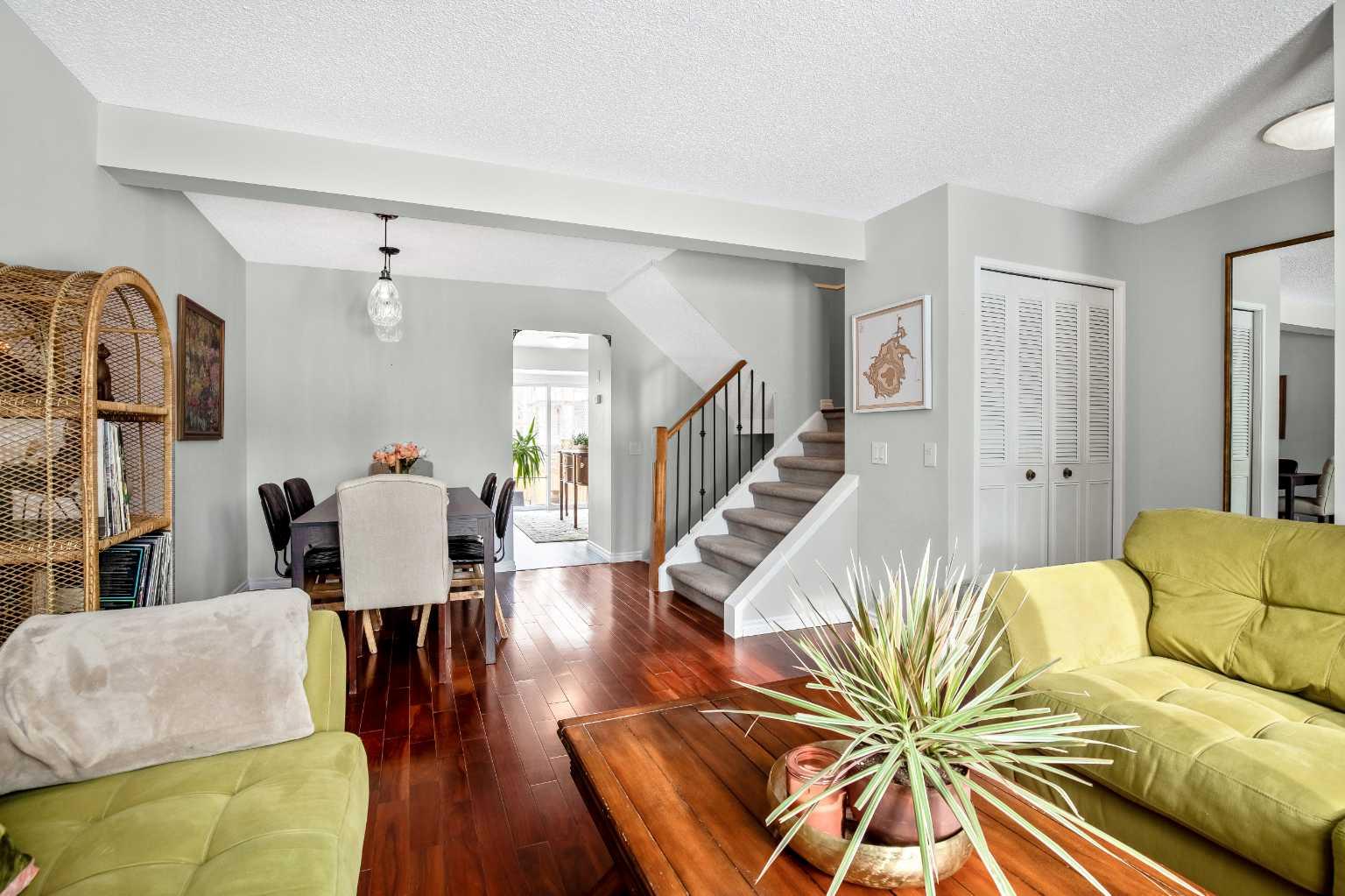 71 Strathcona Crescent SW