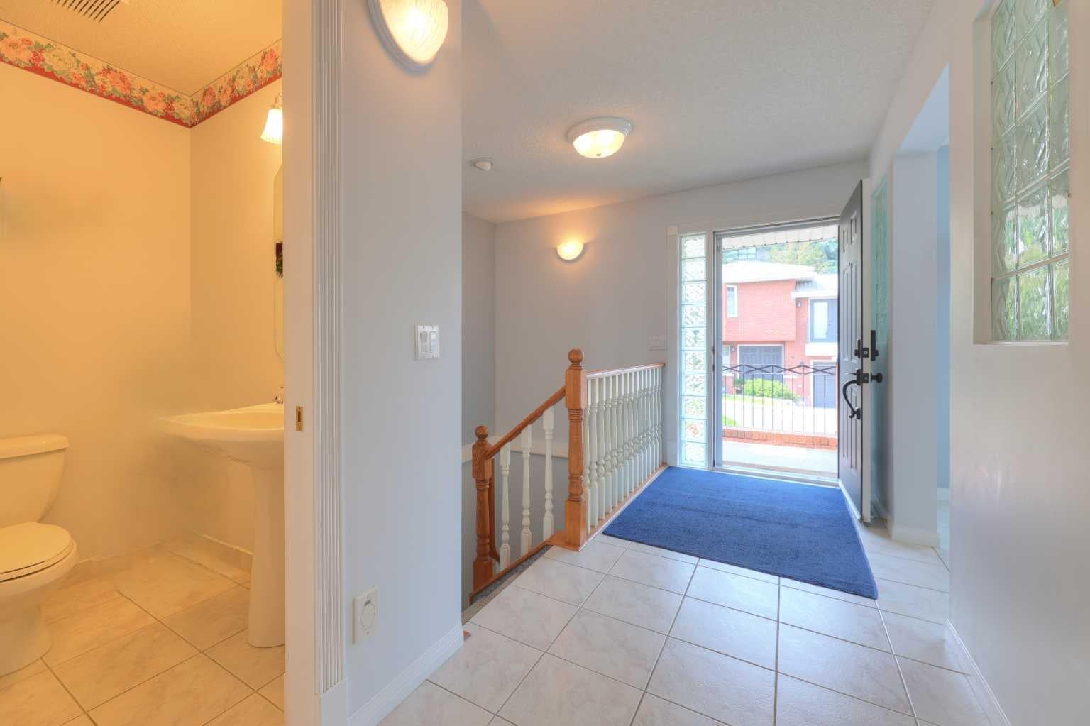 8 Prominence Path SW