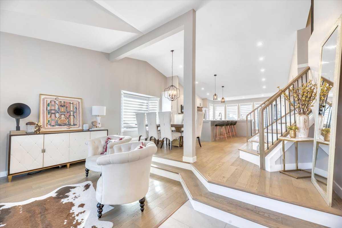 145 SIGNAL HILL Circle SW