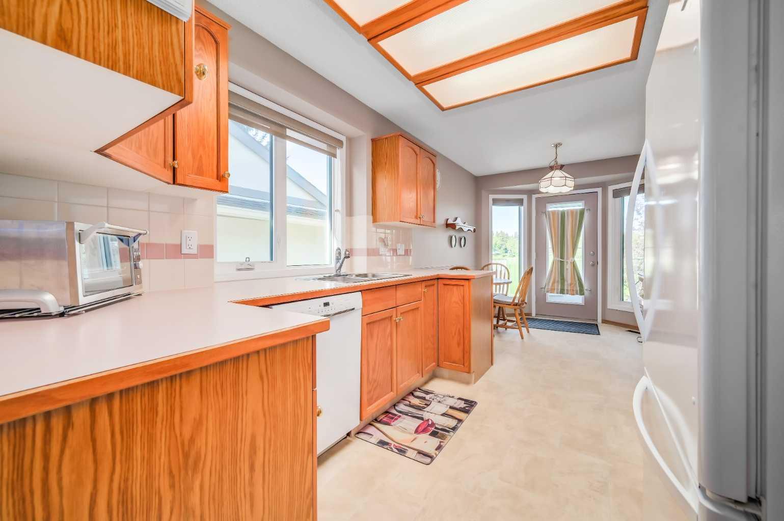 106 Confederation Villas NW