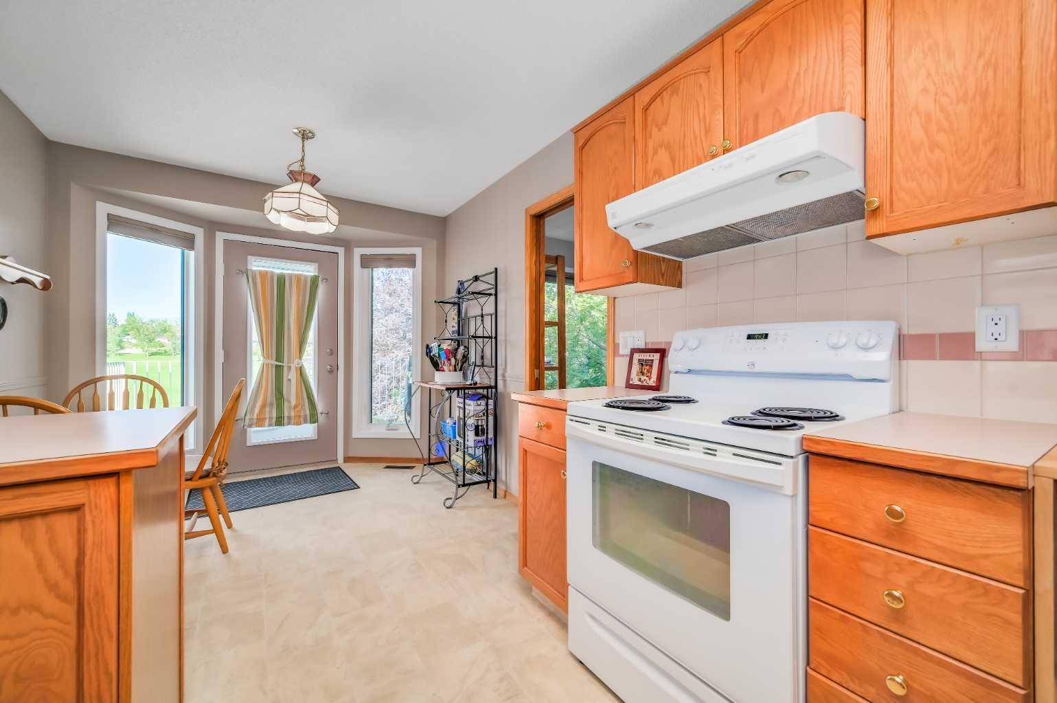 106 Confederation Villas NW