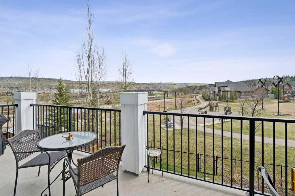 Photo of 14 Riviera View, Cochrane, AB T4C 0Y7 (MLS # A2338050)