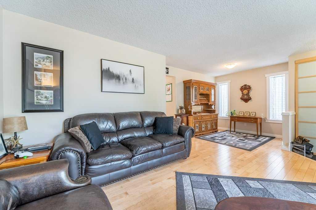 250 Mt Lorette Close SE