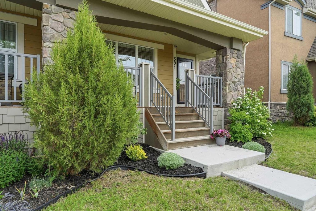 Photo of 591 Mahogany Boulevard SE, Calgary, AB T3M 1X8 (MLS # A2316655)
