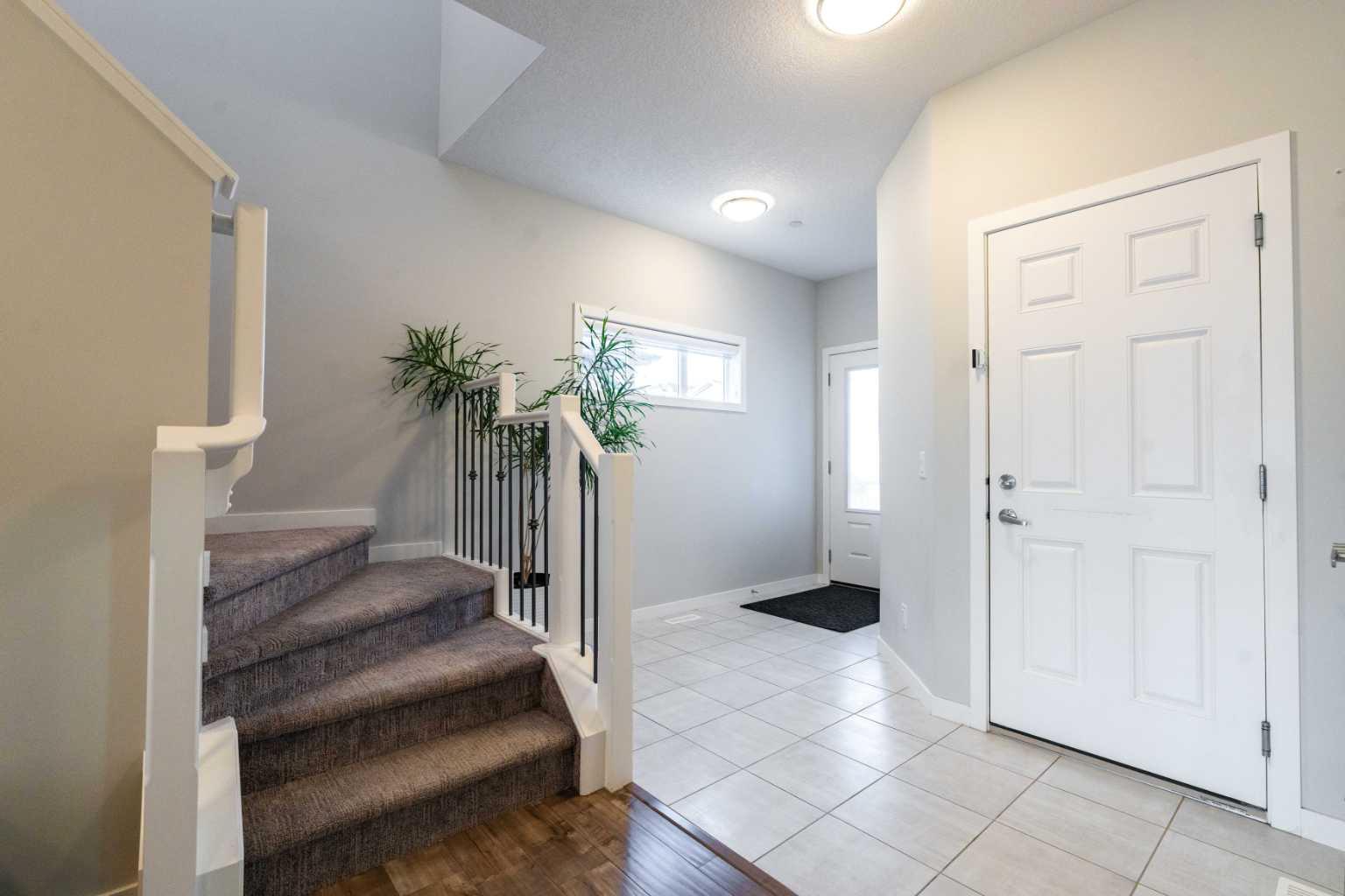 240 Lucas Crescent NW