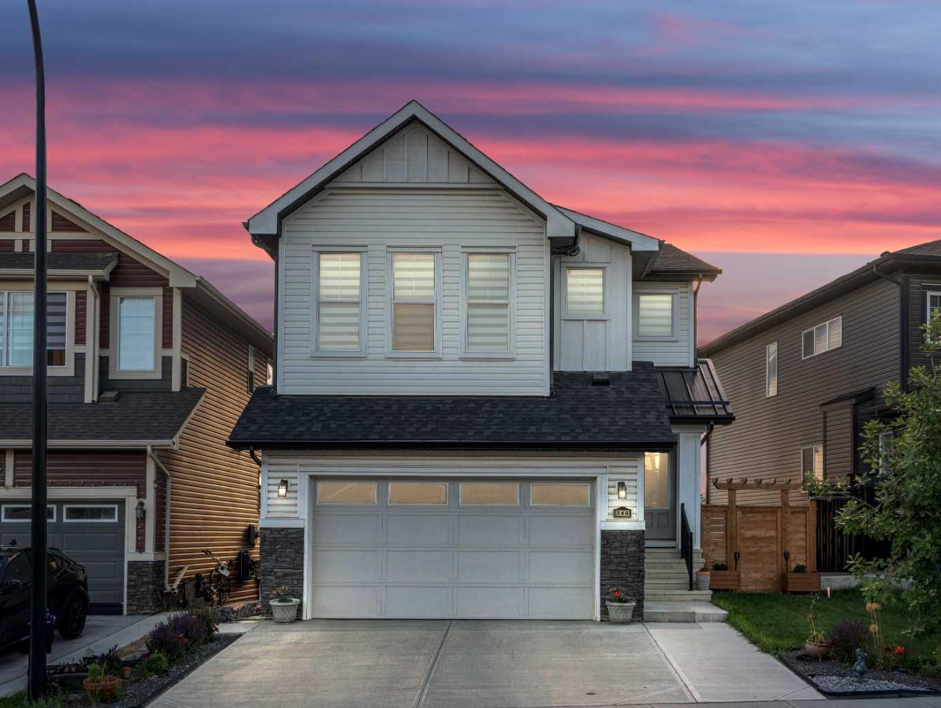 240 Lucas Crescent NW