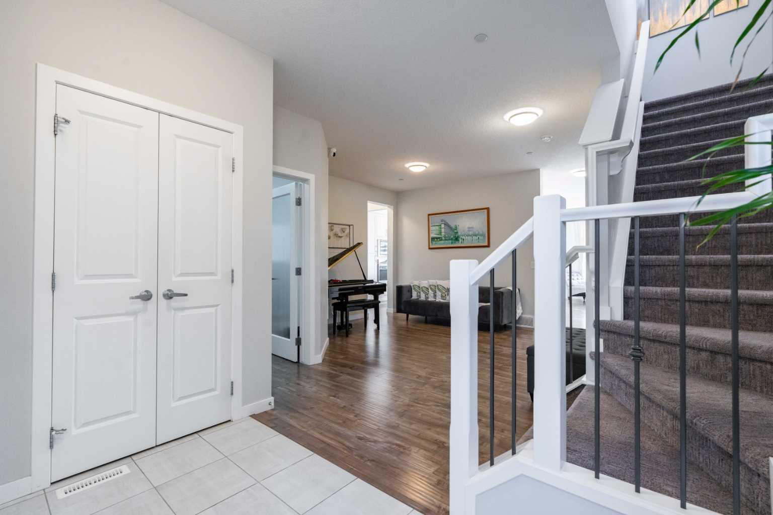 240 Lucas Crescent NW