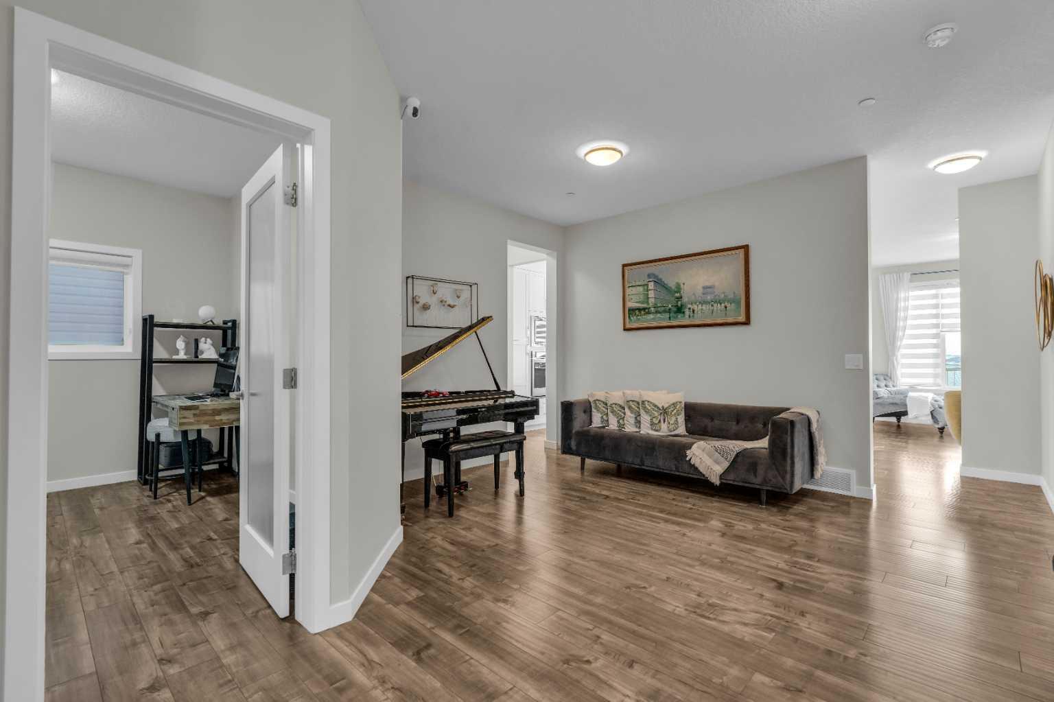 240 Lucas Crescent NW