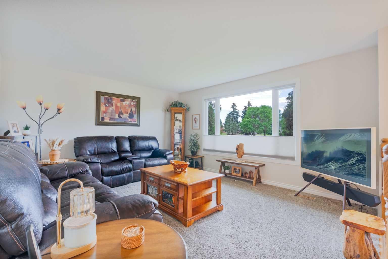 1102 Lakeview Drive S