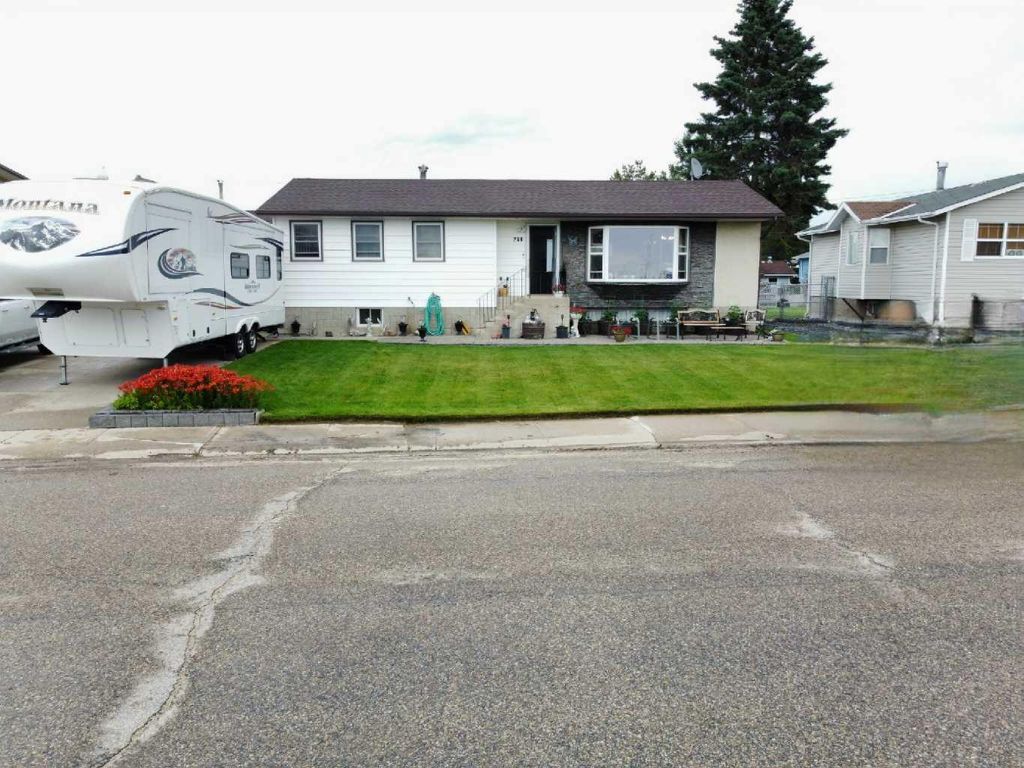 Photo of 716 6 Avenue, Fox Creek, AB T0H 1P0 (MLS # A2314470)