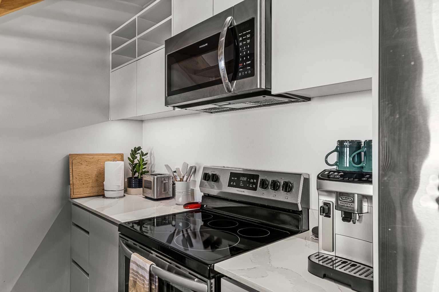 1 INDUSTRIAL Place 212B