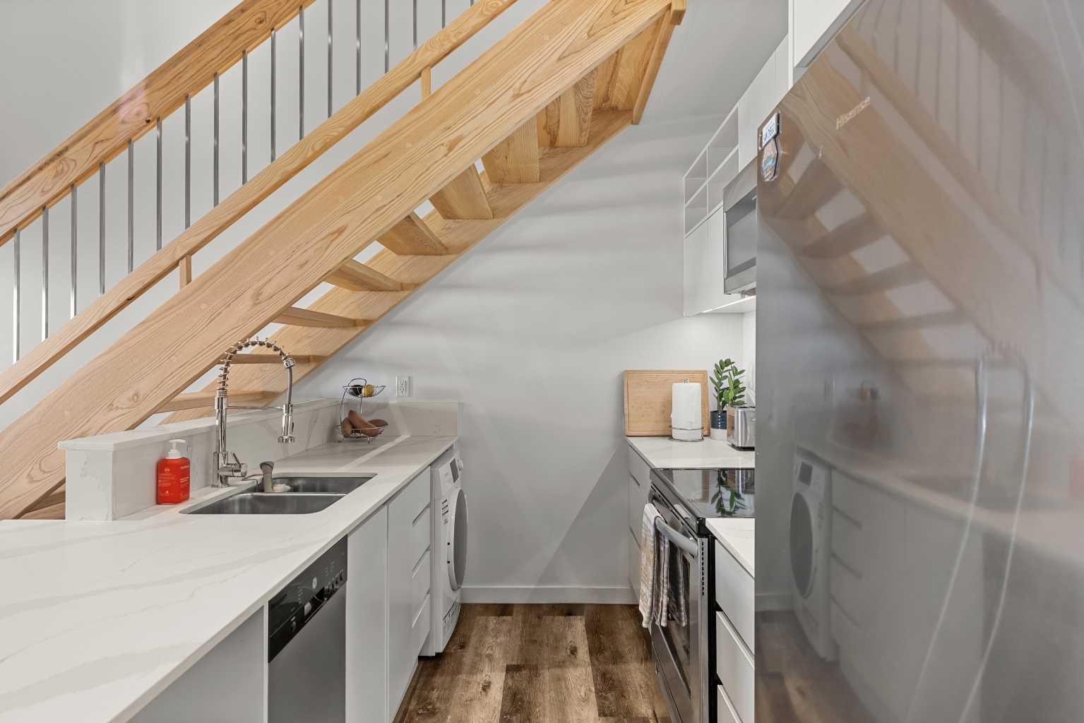 1 INDUSTRIAL Place 212B