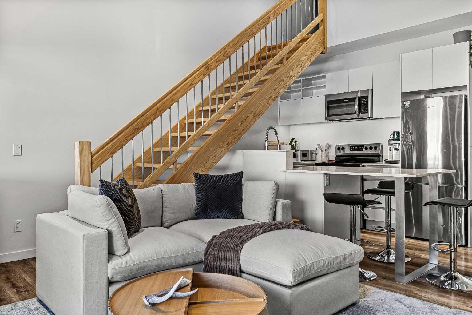 1 INDUSTRIAL Place 212B