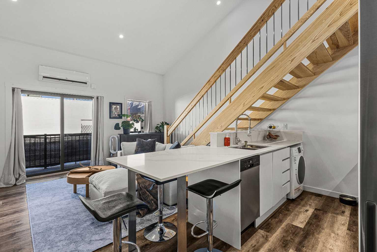 1 INDUSTRIAL Place 212B