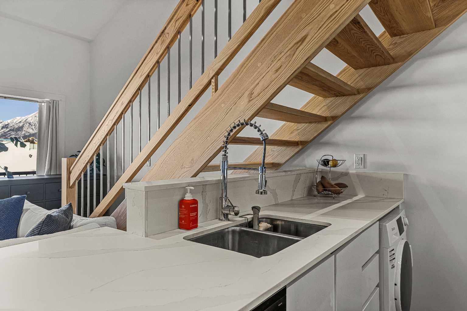 1 INDUSTRIAL Place 212B