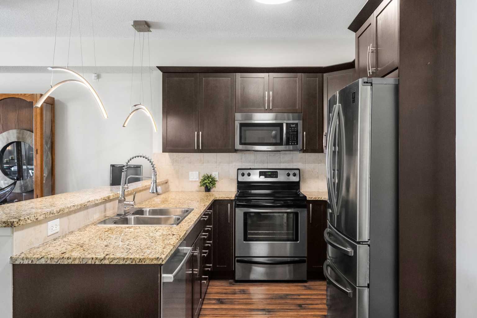 15 Sunset Square 3106