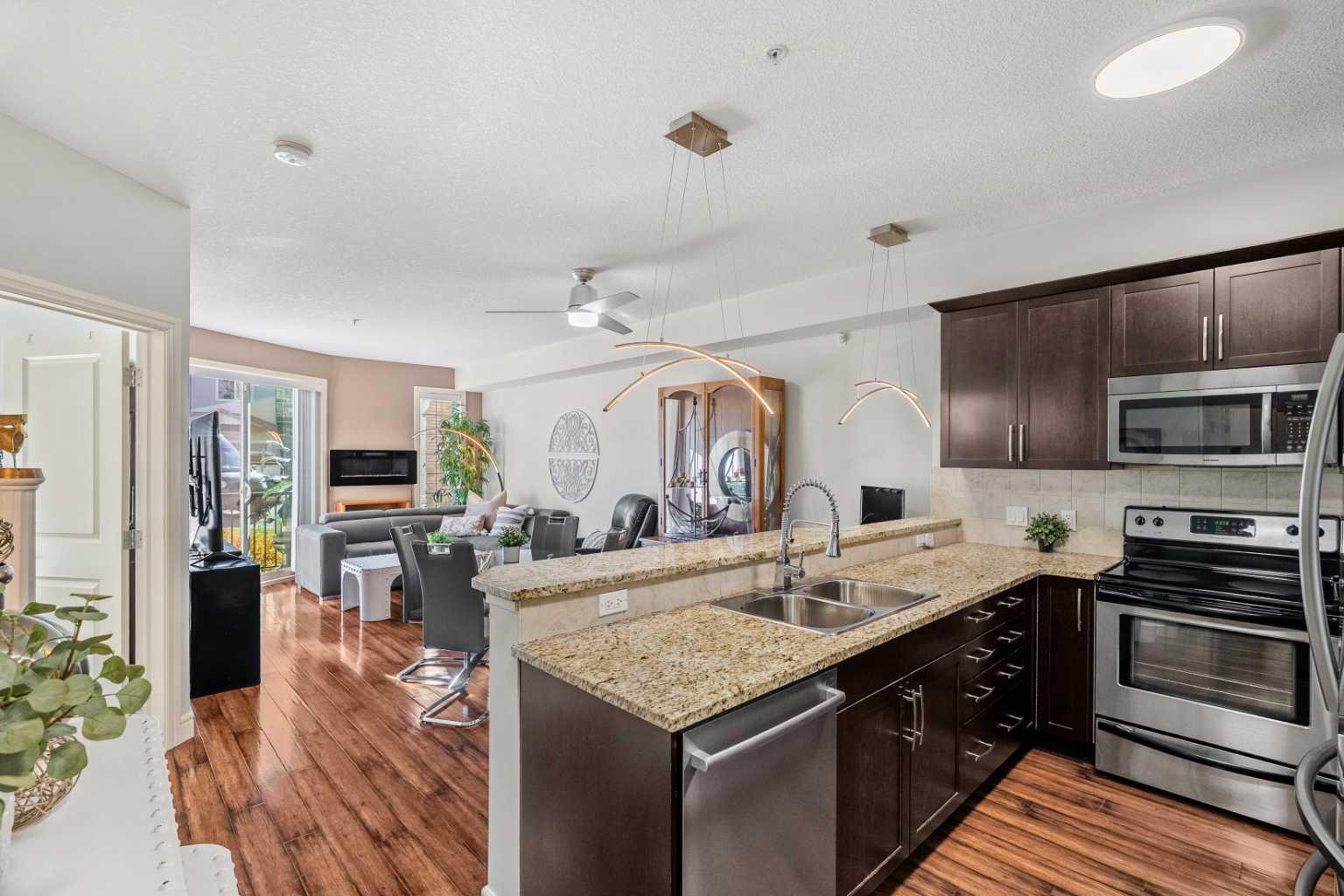 15 Sunset Square 3106