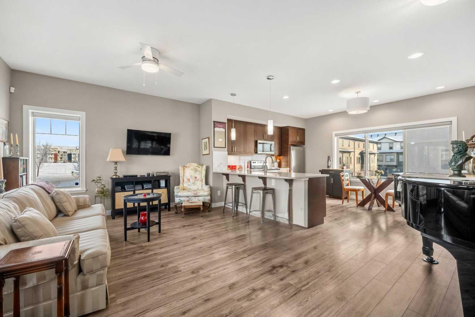 32 Horseshoe Crescent 1006