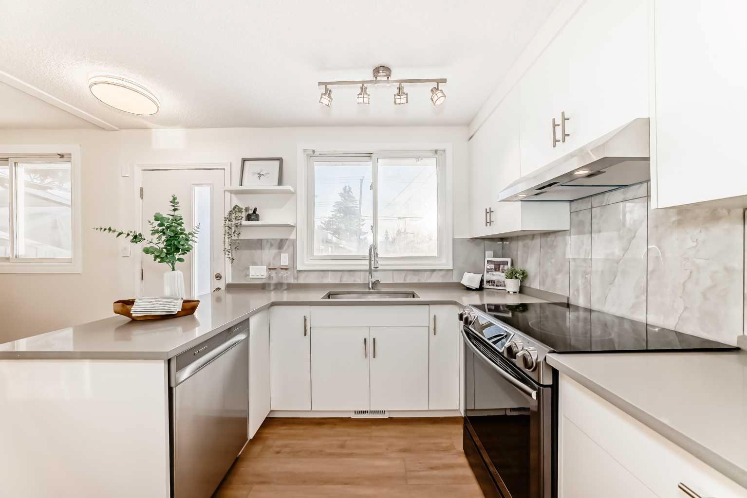 5640 Travis Street NE